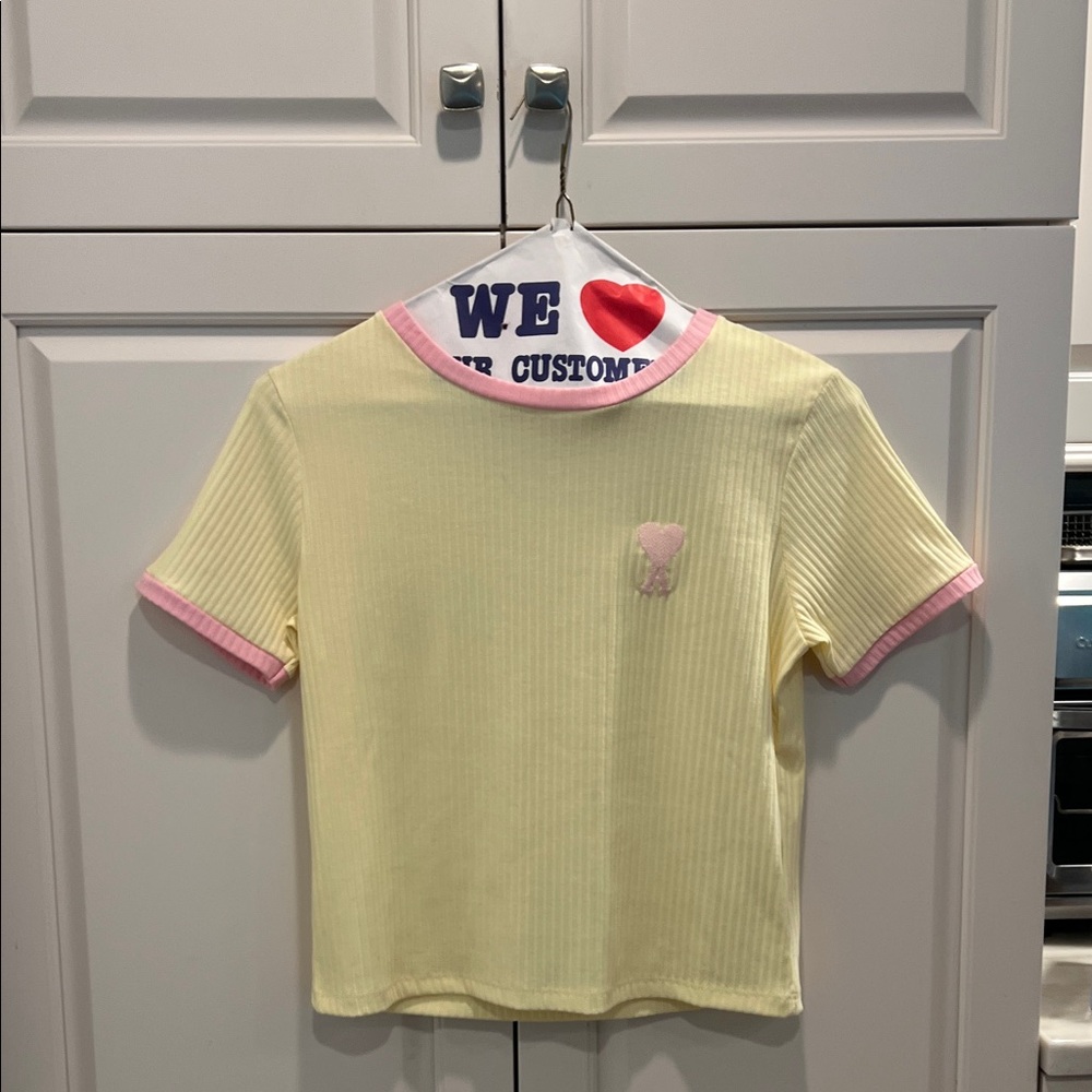 Top show Yellow Ribbed woman’sTee with Pink Trim small 🆕 small